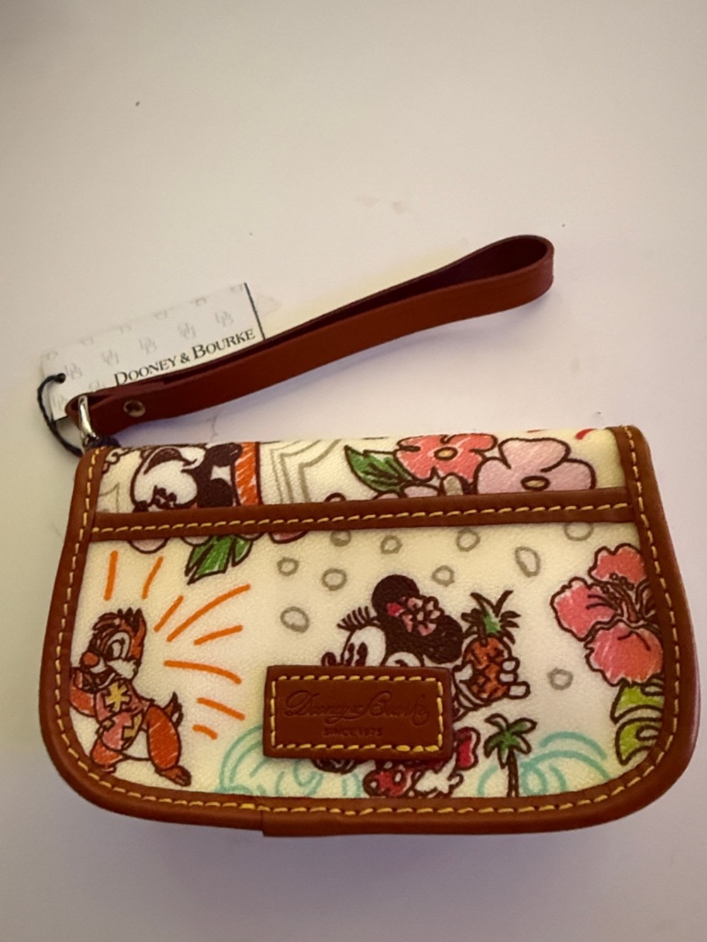 NEW DISNEY AULANI 2014 DOONEY & BOURKE FLAP WRISTLET IN MULTI COLORS MINNIE CHIP - Picture 4 of 4